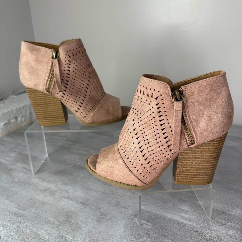 Qupid Boots Womens 5.5  Casual Side Zip Peep  Toe Bootie Light Pink